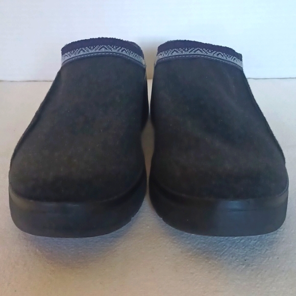 Bzees, Womens Charcoal, 2" Wedge Mules. Sz. 9 - Picture 4 of 7